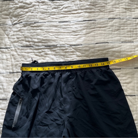 Prana Yoga/workout shorts (M) - Picture 4 of 6